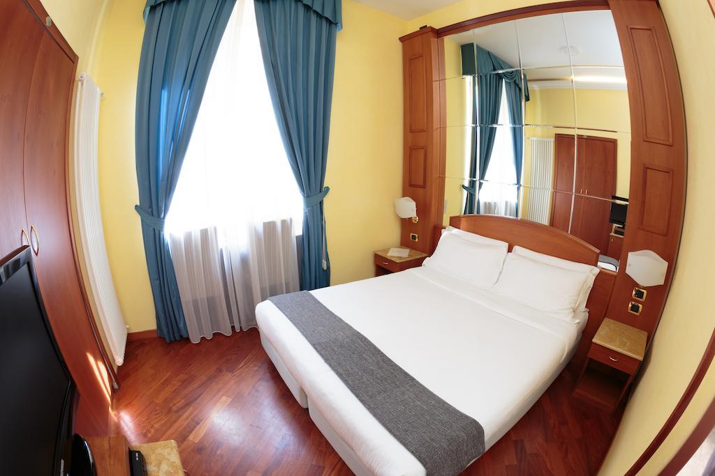 69 Manin Street Gasthuis 3*